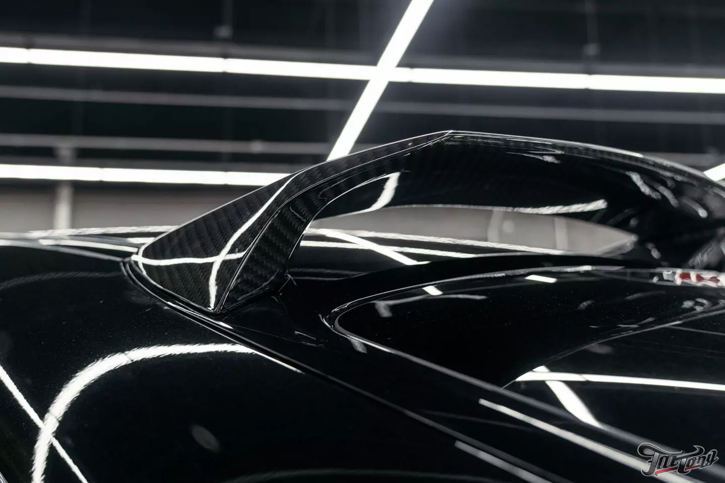 Выкинули BURMESTER 3D из нового Mercedes GLE 63S и установили новую акустическую систему. Выполнили комплексную шумоизоляцию, построили выхлопную систему, установили обвес Larte, оклеили полиуретаном